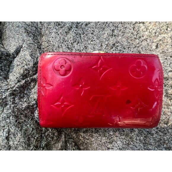 LOUIS VUITTON Monogram Vernis Wallet - Picture 11 of 13